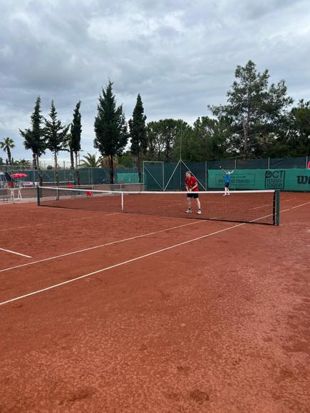 Aber wir haben auch fleißig Tennis gespielt